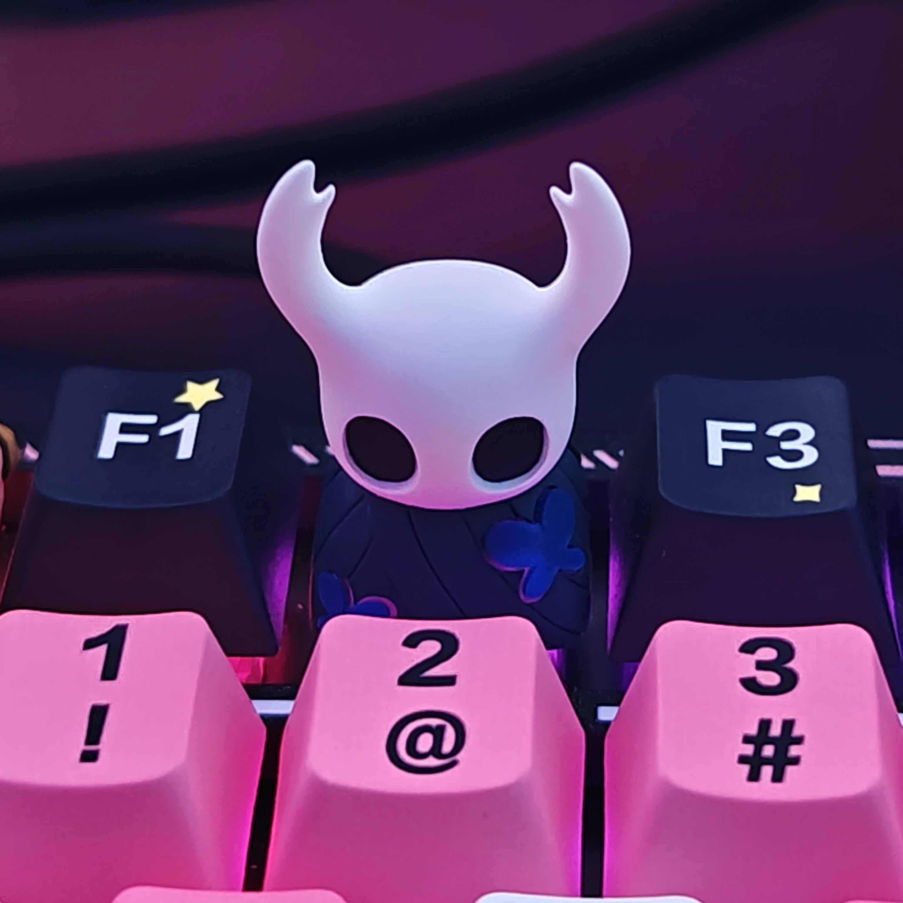 Glow Horned Figure Resin ESC Keycap (MX Compatible)